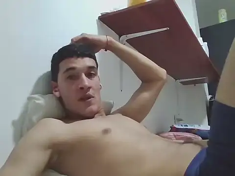 Snapshot of am_cvo1824 chatting on 12-04-25, 12:31 am cvo1824 online show from 12-04-25, 12:31