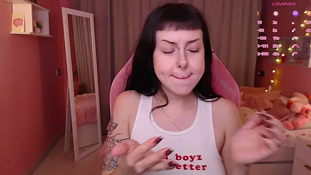 Snapshot of Eliza_Bennet chatting on 12-01-25, 10:31 Eliza Bennet online show from 12-01-25, 10:31