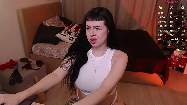 Snapshot of Eliza_Bennet chatting on 12-21-25, 07:37 Eliza Bennet online show from 12-21-25, 07:37