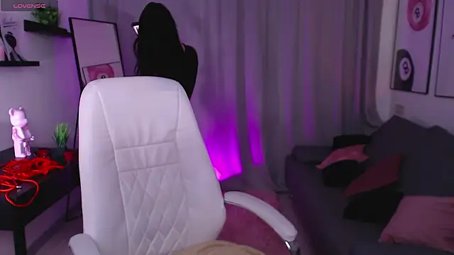 Snapshot of Eliza_Bennet chatting on 02-26-26, 08:02 Eliza Bennet online show from 02-26-26, 08:02