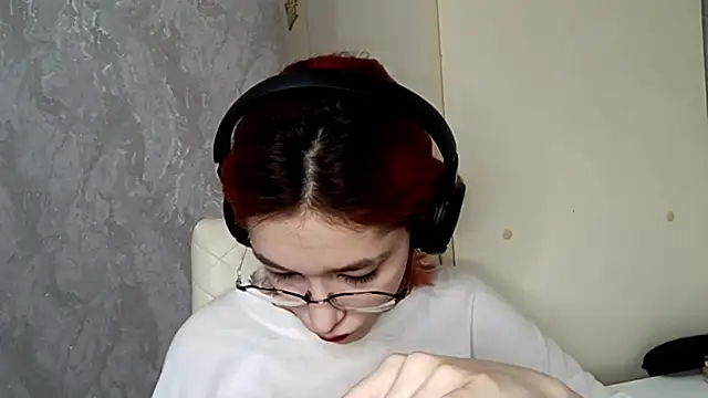 Snapshot of LinaWatter chatting on 12-04-25, 11:52 LinaWatter online show from 12-04-25, 11:52