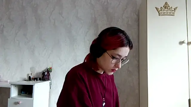 Snapshot of LinaWatter chatting on 12-16-25, 08:30 LinaWatter online show from 12-16-25, 08:30