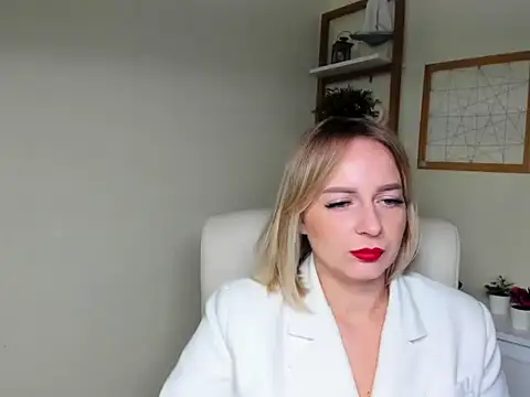 Snapshot of Karenblond chatting on 12-15-25, 06:50 Karenblond online show from 12-15-25, 06:50