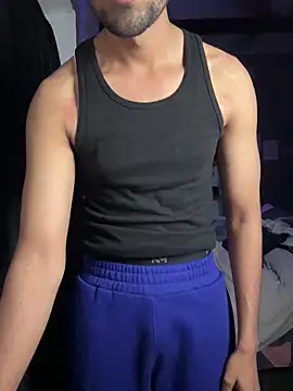 Snapshot of fitboy_xxx chatting on 12-17-25, 07:42 fitboy xxx online show from 12-17-25, 07:42