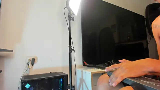 Snapshot of Latin_boys79 chatting on 02-28-26, 05:08 Latin boys79 online show from 02-28-26, 05:08