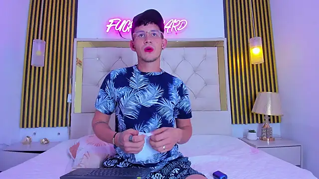 Snapshot of SteelAdonis_ chatting on 12-14-25, 06:19 SteelAdonis online show from 12-14-25, 06:19