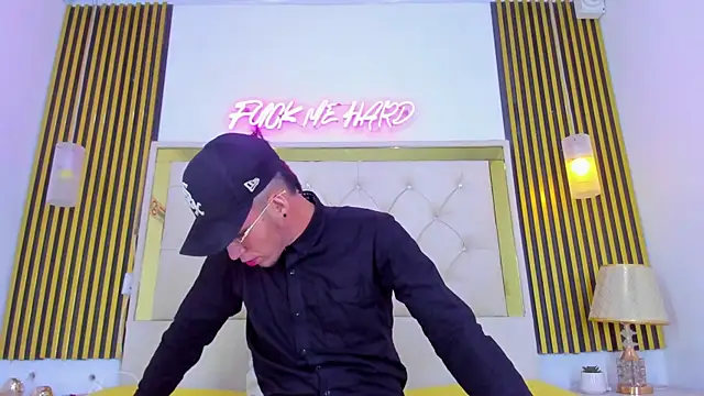 Snapshot of SteelAdonis_ chatting on 12-15-25, 06:17 SteelAdonis online show from 12-15-25, 06:17