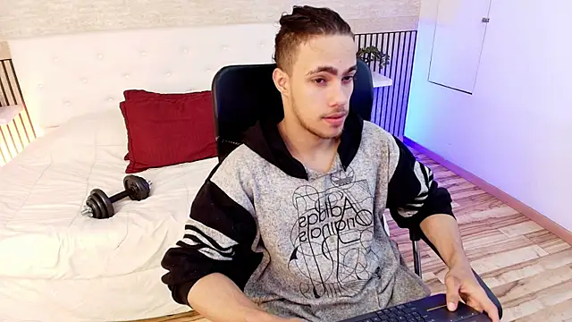 Snapshot of PatrickS25 chatting on 12-16-25, 03:44 PatrickS25 online show from 12-16-25, 03:44