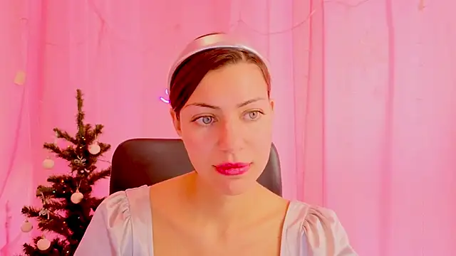 Snapshot of AniSkyy chatting on 12-15-25, 10:41 AniSkyy online show from 12-15-25, 10:41