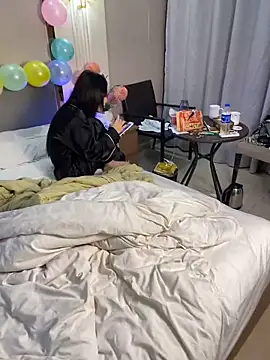 Snapshot of r-u-ok chatting on 12-15-25, 08:02 r-u-ok online show from 12-15-25, 08:02