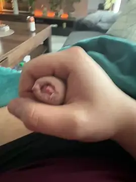 Snapshot of en93000 chatting on 02-07-26, 01:04 en93000 online show from 02-07-26, 01:04