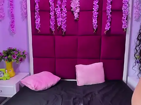 Snapshot of LuciannaDavis chatting on 12-05-25, 04:03 LuciannaDavis online show from 12-05-25, 04:03