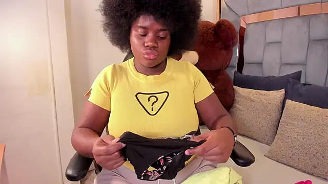 Snapshot of liarosee11 chatting on 12-14-25, 02:28 liarosee11 online show from 12-14-25, 02:28