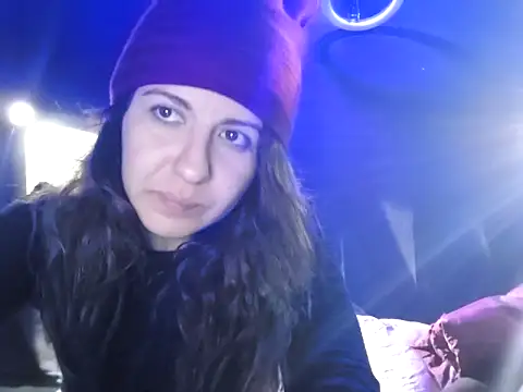 Snapshot of NatyMia chatting on 12-15-25, 11:42 NatyMia online show from 12-15-25, 11:42