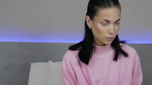 RachaelMils online show from 12-20-25, 03:46