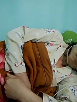 Snapshot of Lili-123k chatting on 12-15-25, 01:15 Lili-123k online show from 12-15-25, 01:15