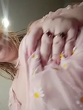 ElonaFox online show from 12-20-25, 12:34