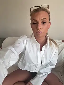 Blonde BambiXX online show from 03-10-26, 11:04