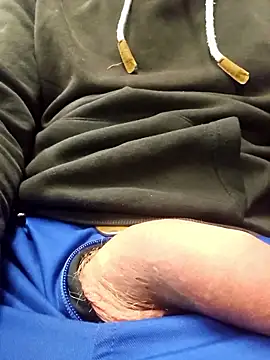 Snapshot of maaly1983 chatting on 12-16-25, 02:55 maaly1983 online show from 12-16-25, 02:55