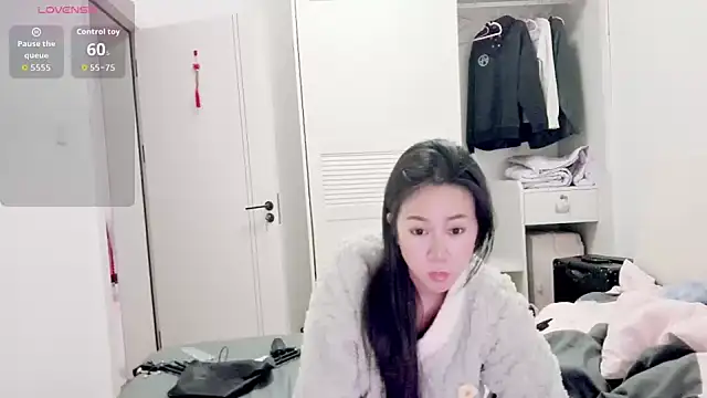 Snapshot of TONGTONG-2025 chatting on 12-15-25, 11:03 TONGTONG-2025 online show from 12-15-25, 11:03