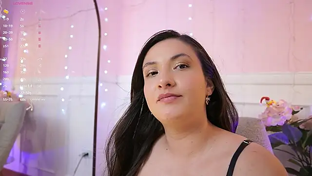 Snapshot of EvaCollin chatting on 12-15-25, 11:42 EvaCollin online show from 12-15-25, 11:42