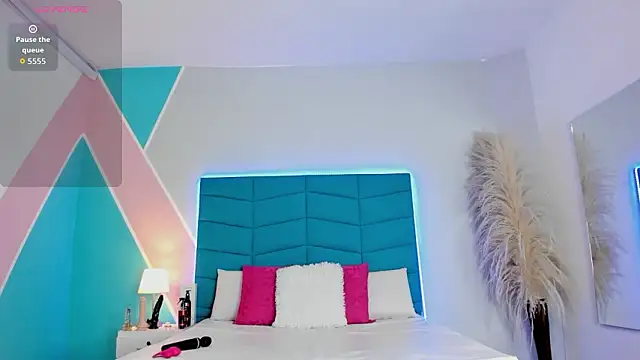 Snapshot of _victoria_collins_ chatting on 02-13-26, 07:54 victoria collins online show from 02-13-26, 07:54