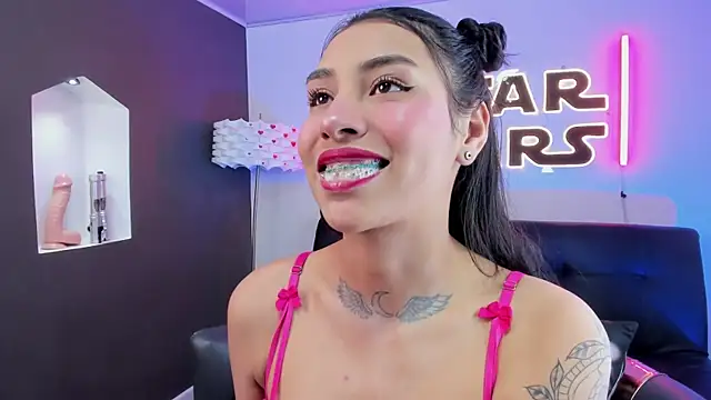 Snapshot of miss_monserrat chatting on 12-15-25, 06:34 miss monserrat online show from 12-15-25, 06:34