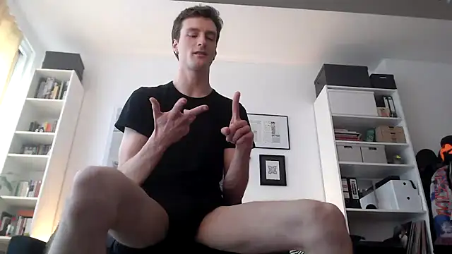 Snapshot of MindlyXXX chatting on 10-16-25, 12:06 MindlyXXX online show from 10-16-25, 12:06