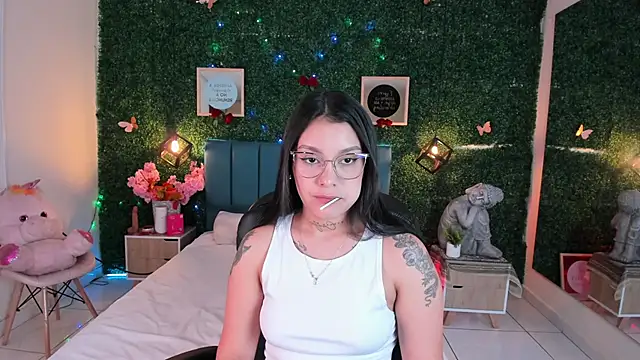 GabyyCute  online show from 12-17-25, 03:23