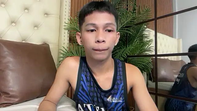 Snapshot of TheBoyAboveYou chatting on 08-04-26, 04:42 TheBoyAboveYou online show from 08-04-26, 04:42