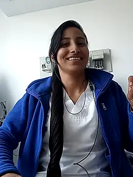 Snapshot of Vera_Luna_ chatting on 12-17-25, 06:03 Vera Luna online show from 12-17-25, 06:03