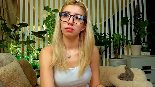 FlowweerGirl online show from 12-05-25, 09:00