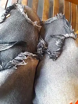 Snapshot of maian_love chatting on 12-03-25, 02:19 maian love online show from 12-03-25, 02:19