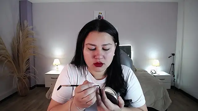 Snapshot of Emma_Charm_ chatting on 12-14-25, 12:10 Emma Charm online show from 12-14-25, 12:10