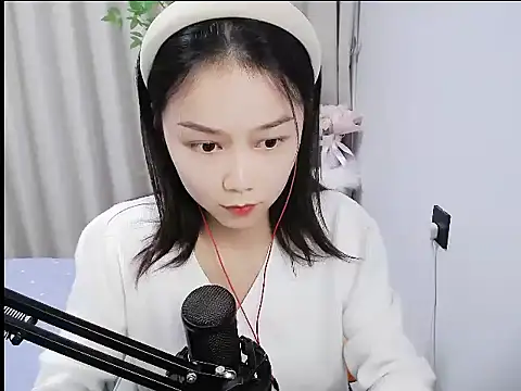 Snapshot of mili923 chatting on 12-04-25, 02:04 mili923 online show from 12-04-25, 02:04