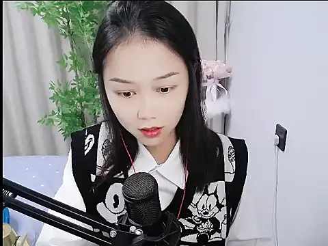 Snapshot of mili923 chatting on 12-05-25, 02:03 mili923 online show from 12-05-25, 02:03