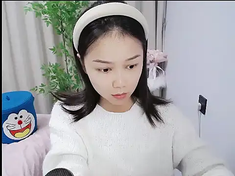 Snapshot of mili923 chatting on 12-15-25, 07:01 mili923 online show from 12-15-25, 07:01