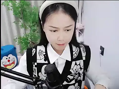 Snapshot of mili923 chatting on 12-16-25, 02:00 mili923 online show from 12-16-25, 02:00