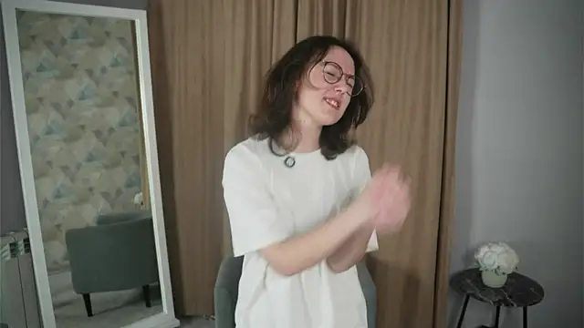 Snapshot of ChongFefer chatting on 12-04-25, 11:30 ChongFefer online show from 12-04-25, 11:30