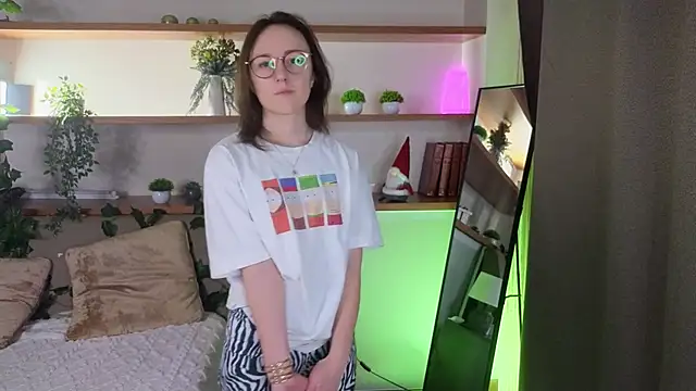 Snapshot of ChongFefer chatting on 12-16-25, 01:10 ChongFefer online show from 12-16-25, 01:10