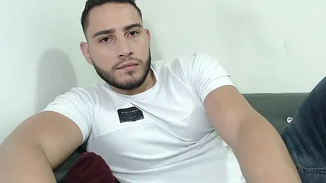 Snapshot of Seank_Noszka chatting on 12-14-25, 08:13 Seank Noszka online show from 12-14-25, 08:13