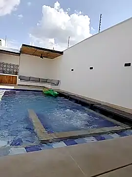 Snapshot of emilyy94 chatting on 12-17-25, 07:31 emilyy94 online show from 12-17-25, 07:31