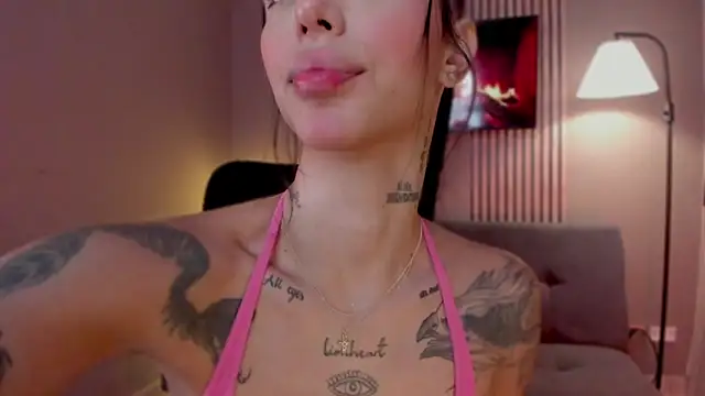 Snapshot of VegaLuxe chatting on 01-08-26, 03:47 VegaLuxe online show from 01-08-26, 03:47