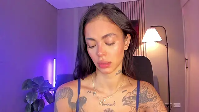 Snapshot of VegaLuxe chatting on 02-24-26, 01:42 VegaLuxe online show from 02-24-26, 01:42