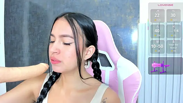 antonella guzman  online show from 12-17-25, 12:11