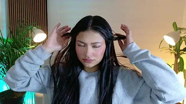 Snapshot of victoria___moon chatting on 01-08-26, 01:24 victoria moon online show from 01-08-26, 01:24