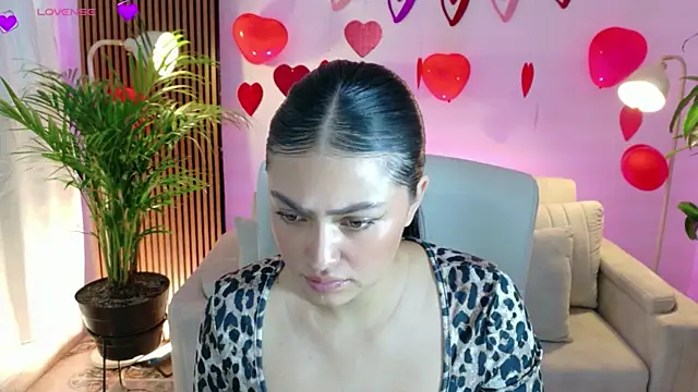 Snapshot of victoria___moon chatting on 02-17-26, 01:29 victoria moon online show from 02-17-26, 01:29