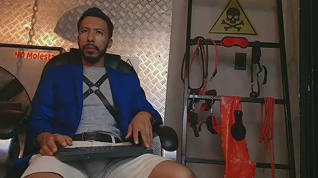 Snapshot of logan_mercer chatting on 12-05-25, 03:37 logan mercer online show from 12-05-25, 03:37