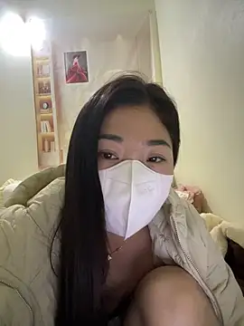 Snapshot of Mimy18 chatting on 12-14-25, 05:57 Mimy18 online show from 12-14-25, 05:57