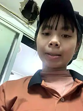 Snapshot of Mon_babyy chatting on 01-08-26, 01:35 Mon babyy online show from 01-08-26, 01:35